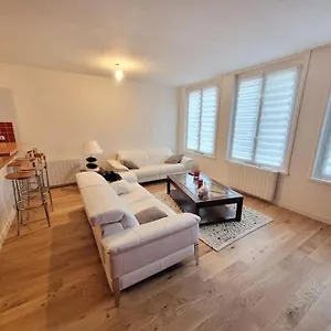 De 90m² Situe Dans Le Vieux-lille. Appartement