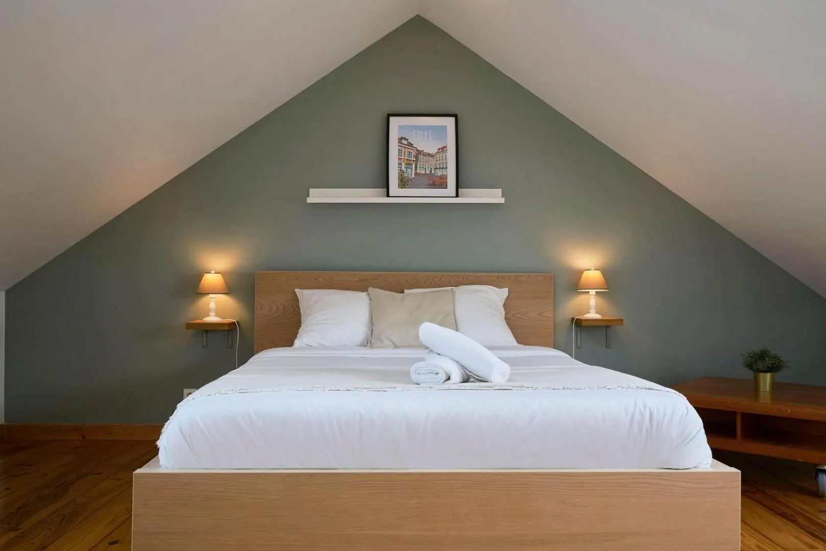 Lille Hypercentre-2 Bedrooms Very Bright + Parking 0*,  France