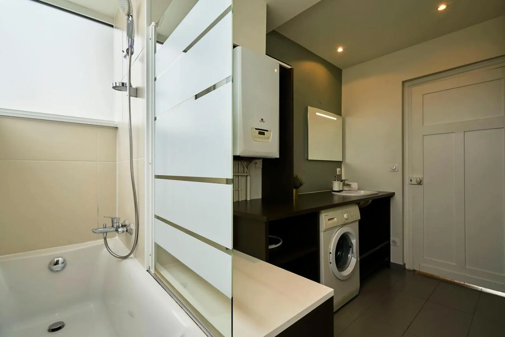 Lille Hypercentre-2 Bedrooms Very Bright + Parking 0*,