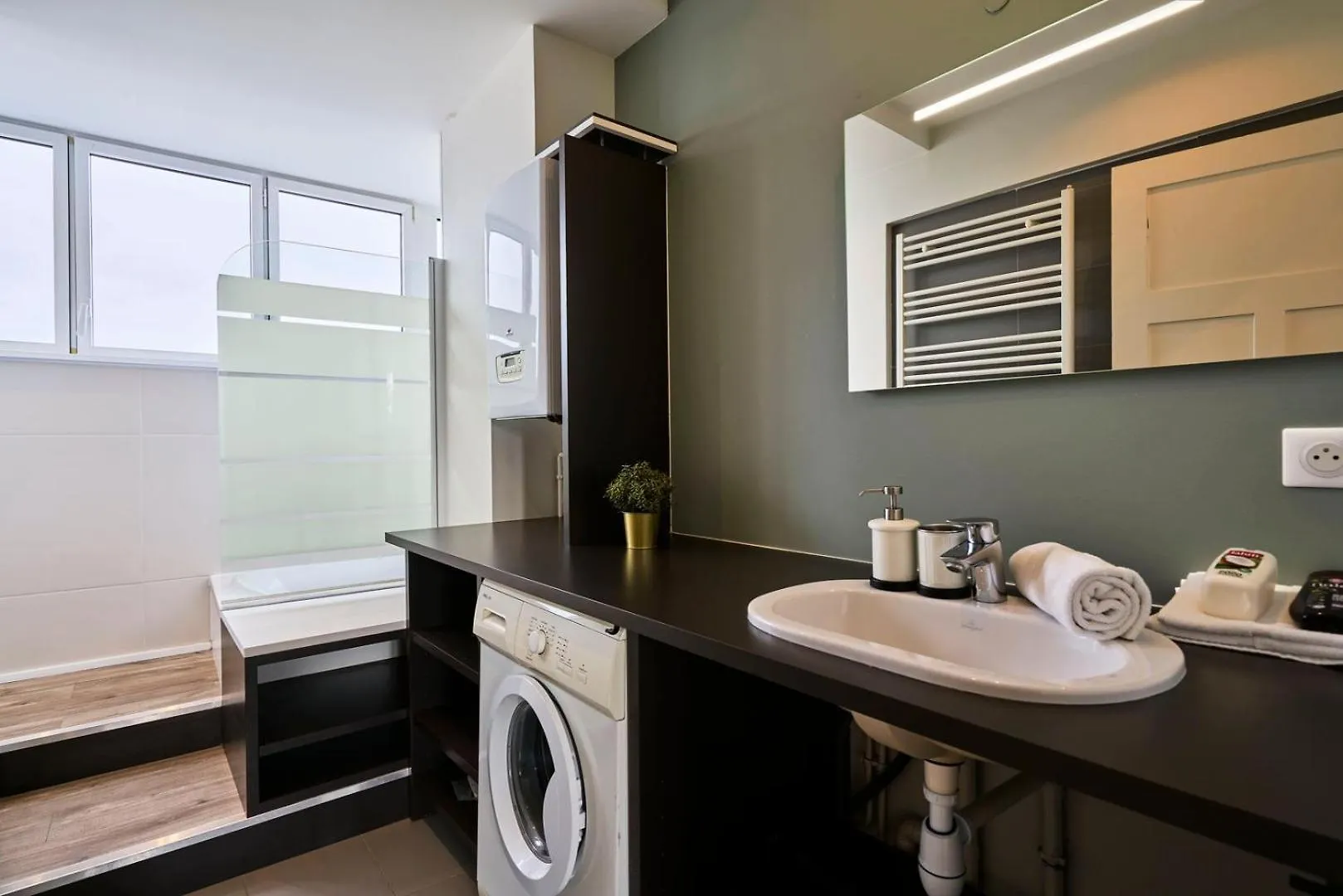 Lille Hypercentre-2 Bedrooms Very Bright + Parking Apartment